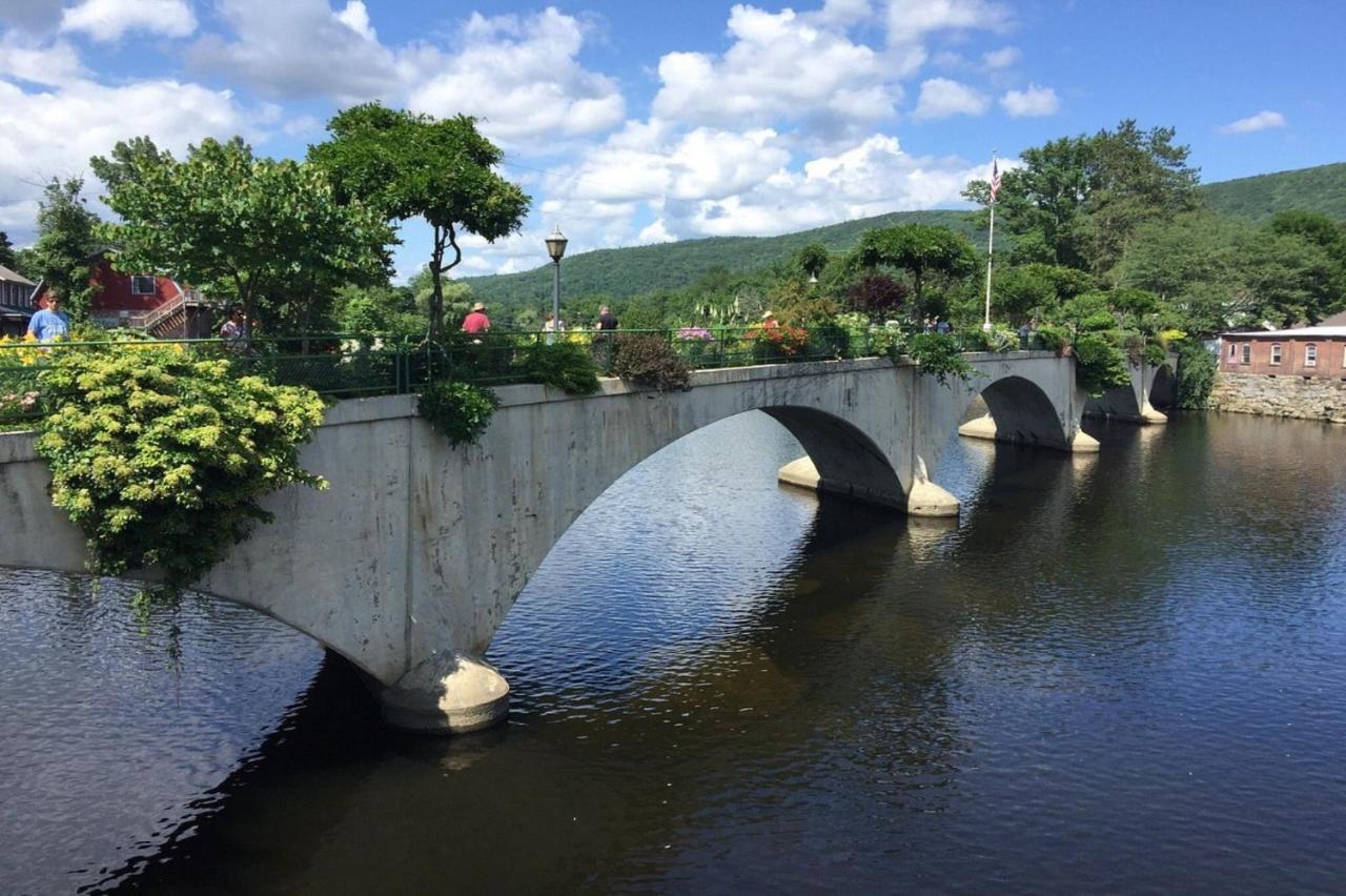 Blooming Inn Shelburne Falls エクステリア 写真