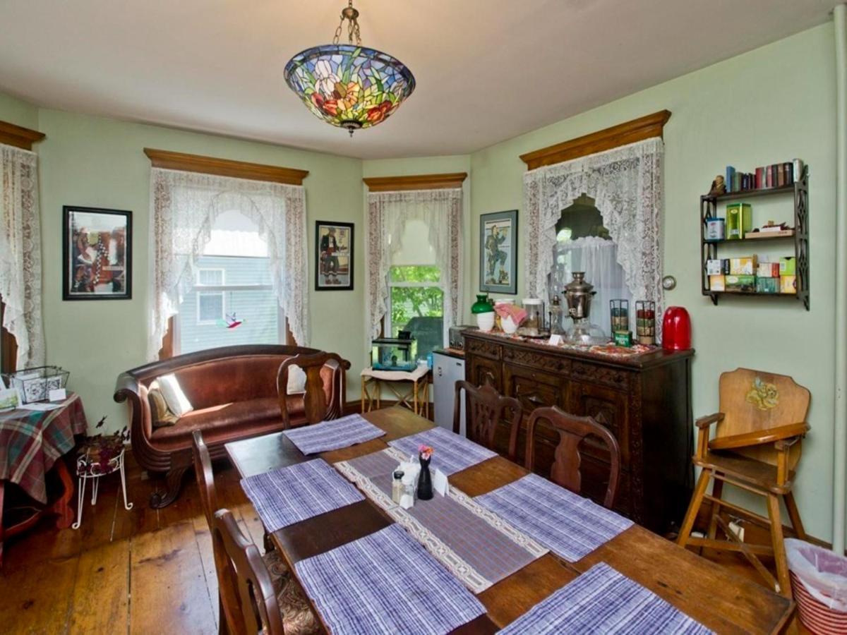 Blooming Inn Shelburne Falls エクステリア 写真