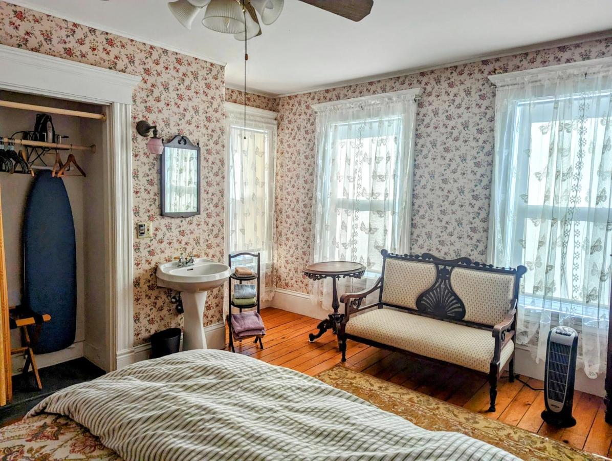 Blooming Inn Shelburne Falls エクステリア 写真