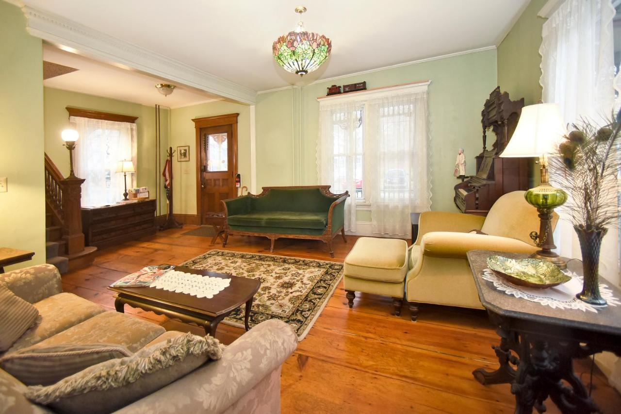 Blooming Inn Shelburne Falls エクステリア 写真