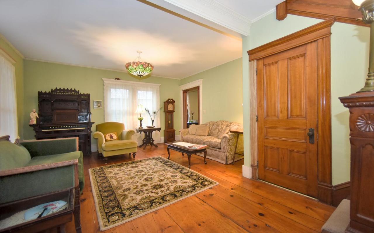 Blooming Inn Shelburne Falls エクステリア 写真