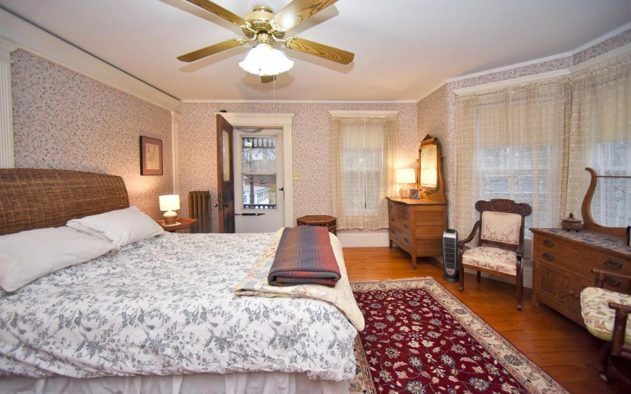 Blooming Inn Shelburne Falls エクステリア 写真