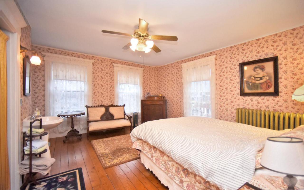 Blooming Inn Shelburne Falls エクステリア 写真