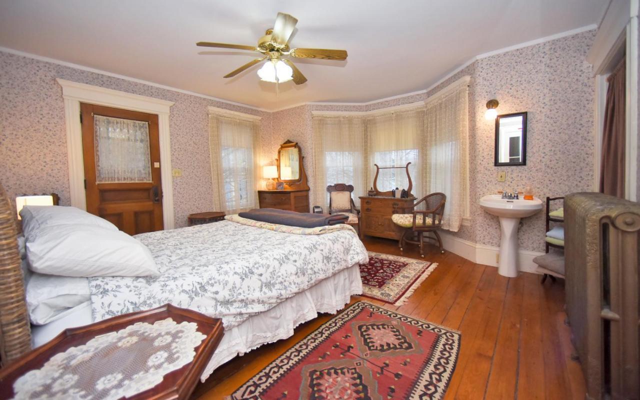 Blooming Inn Shelburne Falls エクステリア 写真