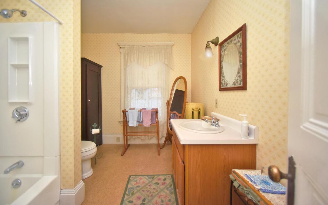 Blooming Inn Shelburne Falls エクステリア 写真