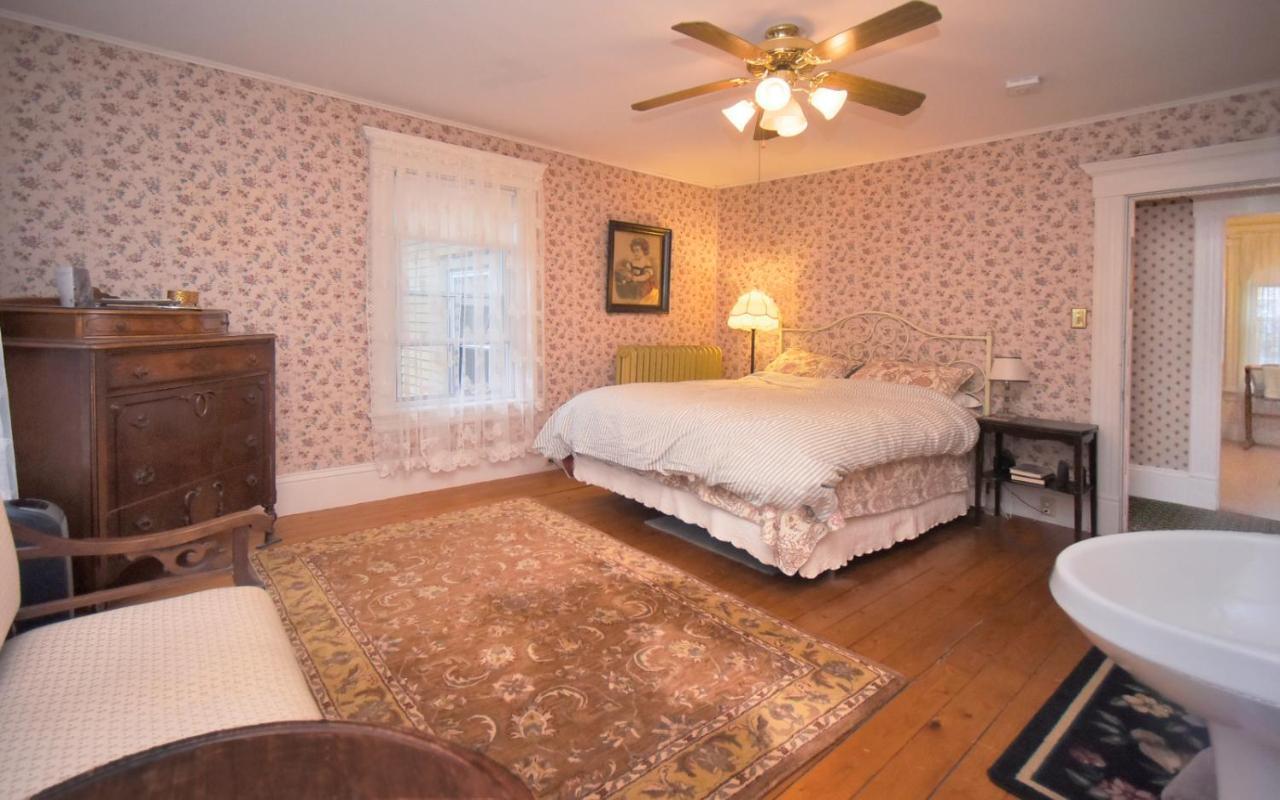 Blooming Inn Shelburne Falls エクステリア 写真