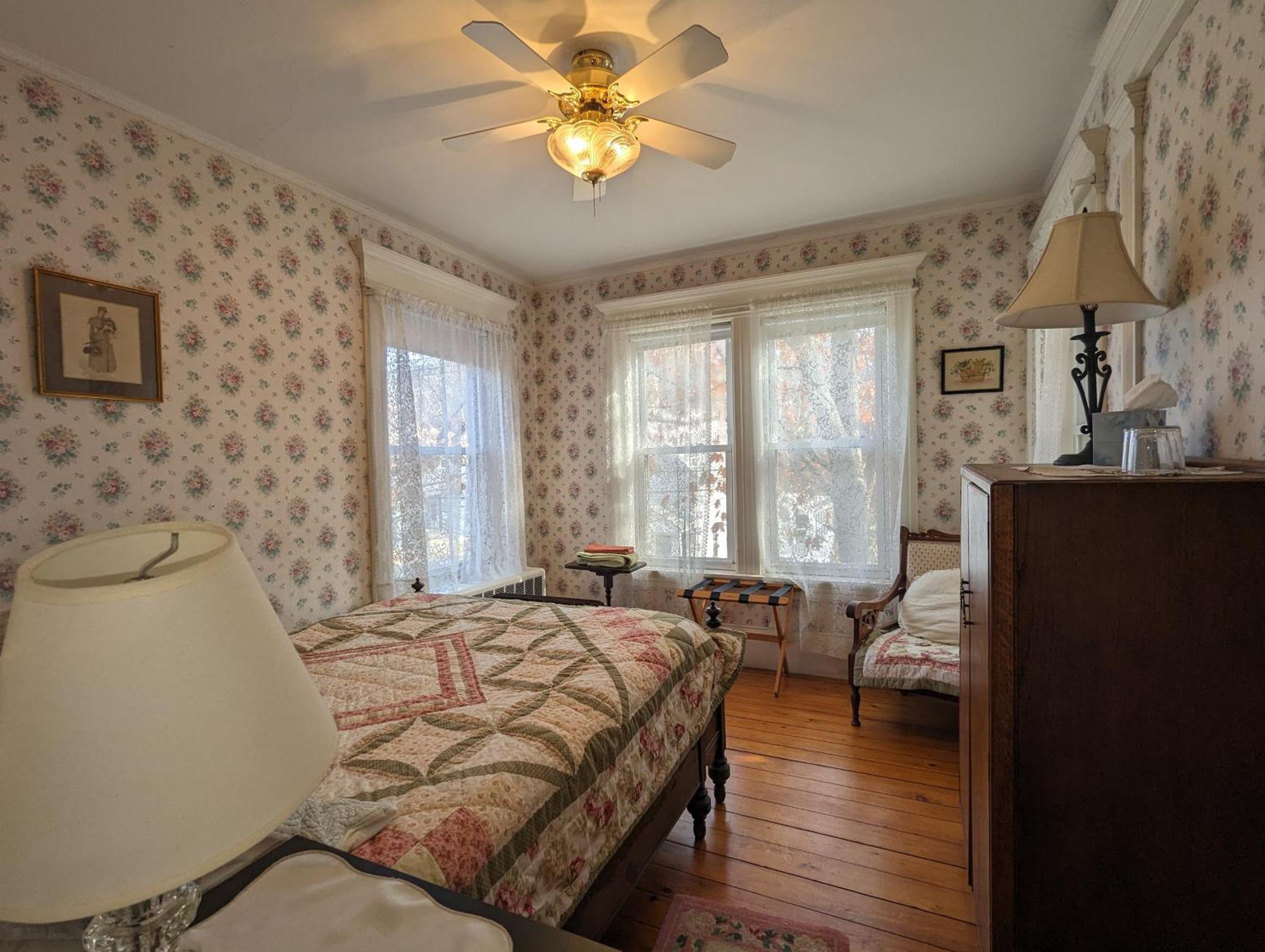Blooming Inn Shelburne Falls エクステリア 写真