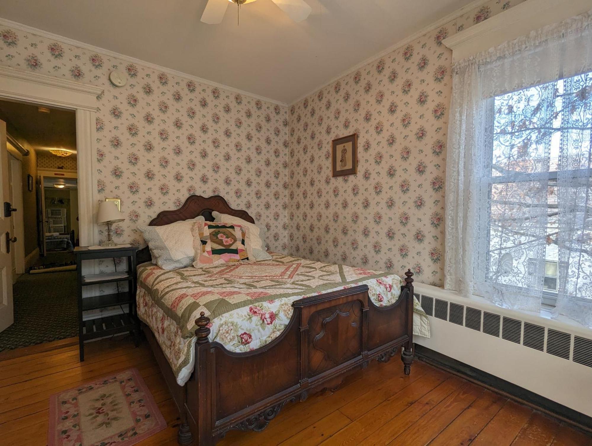 Blooming Inn Shelburne Falls エクステリア 写真